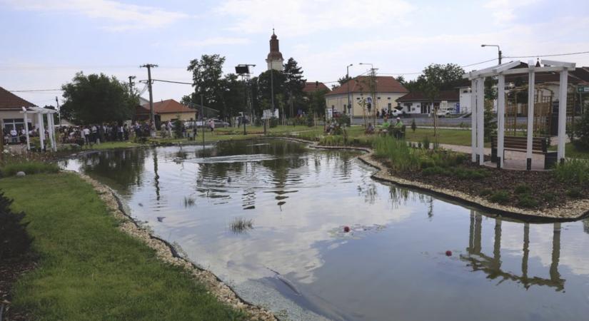 Tündérkert született Mályiban - Az Utazó
