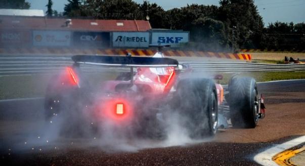 Így szabná át az esős és a C6-os gumit a Pirelli - Formula