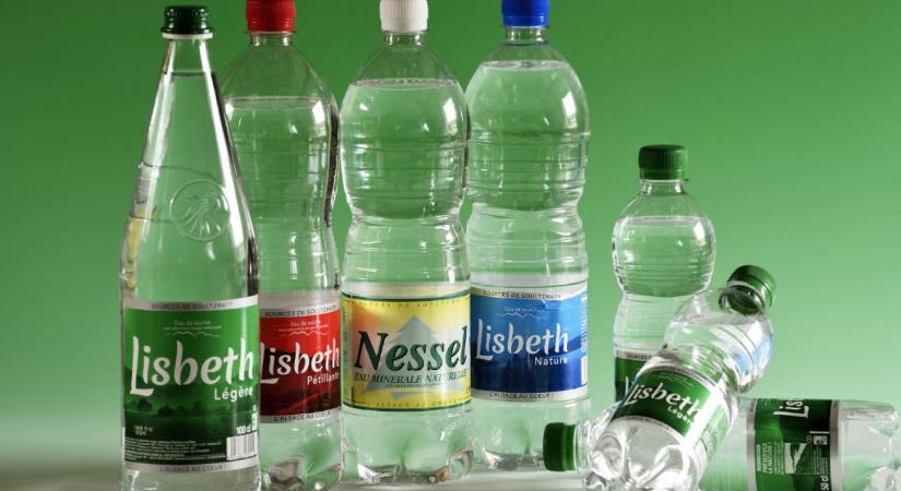 Az üveges italokban több mikroműanyagot találtak, mint a műanyag palackokban - Qubit