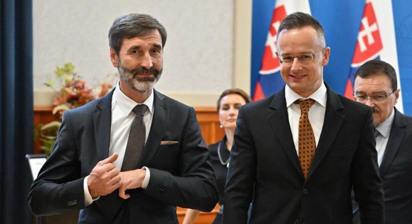 Szlovákia nem akarja megvétózni az oroszok elleni szankciós csomagot, hiába utalt erre Szijjártó - 24.hu