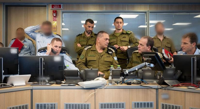 A Moszad telefonon hívott fel iráni tábornokokat, hogy közölje velük: „Bagherit és Szalámit is a pokolba küldtük, 12 órád van a menekülésre” - HVG - Világ