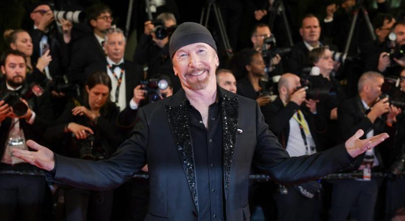 A U2 gitárosa hatvankét év után lett hivatalosan is ír - 24.hu