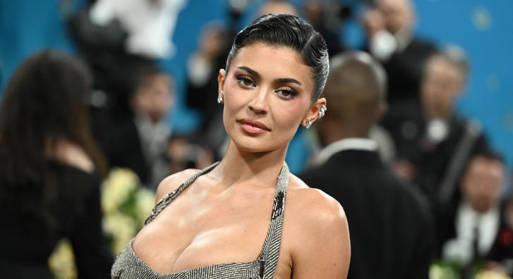 Budapesten lehet Kylie Jenner, innen indul Jeff Bezos esküvőjére - Index
