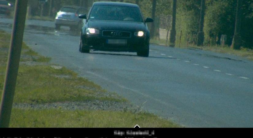Jött a döbbenet, amikor belenéztek az éjfekete Audiba Szabolcsban! Gyorshajtásért meszelték le, de ez sokkal durvább - Szon