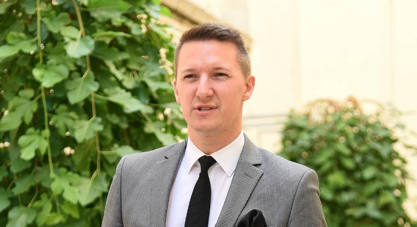 12 év után válik Gájer Bálint, az okok homályosak - Nlc