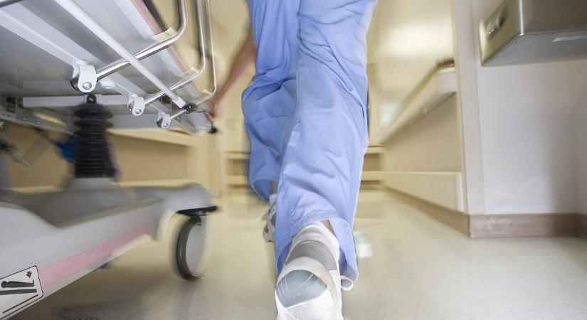 Új modell jön az egészségügyben – Le kell cserélni a biankó csekkeket - Napi.hu
