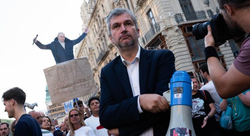 Hadházy Ákos fotókat közölt Balásy Gyula lebegő tihanyi luxusvillájáról - 24.hu