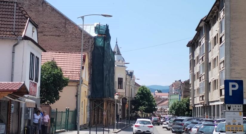Kilakoltatások Csíkszeredában: veszélyessé váltak az állami bérlakások - Maszol