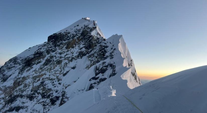 „Nem hagyhattam, hogy a hegy legyőzzön” – eszement dolgot vállalt be a Mount Everesten a kínai hegymászó - 24.hu