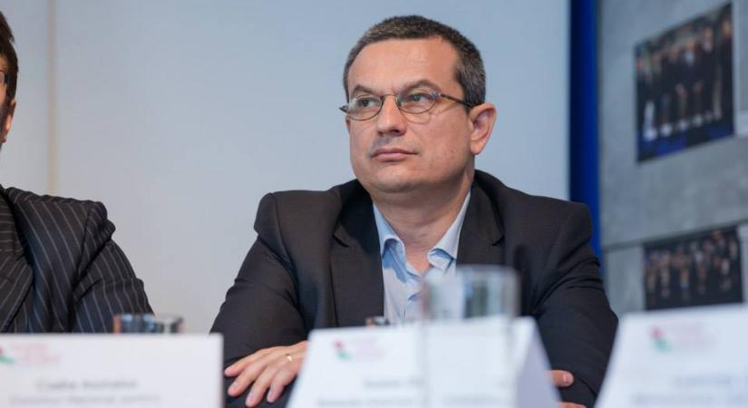 Megszavazták Asztalos Csaba alkotmánybírói kinevezését - Maszol