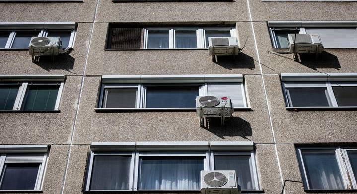 Döntött a kormány: le kell szerelni az összes homlokzatra szerelt kültéri klímaegységet Szerbiában - Dívány