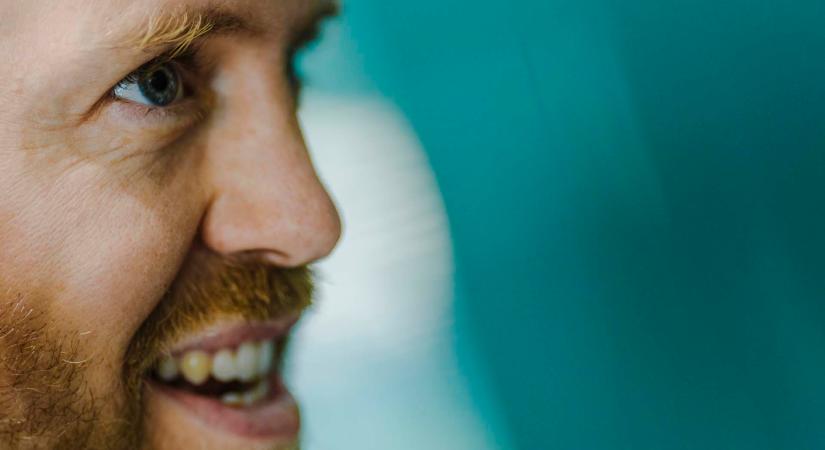 Vettel egyeztet a Red Bull-lal – új szerep várhat rá az F1-ben - F1világ