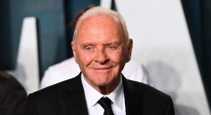 Novemberben jelenik meg magyarul Anthony Hopkins memoárja - 24.hu