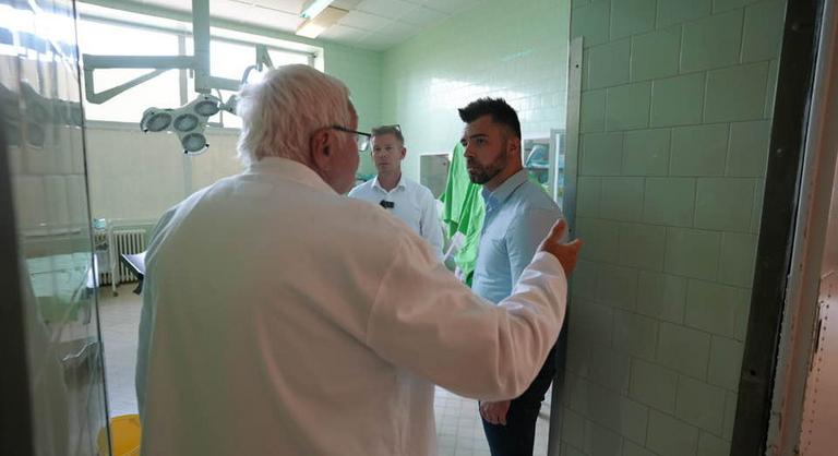 Durván nekimentek Magyar Péteréknek a szentesi kórházlátogatás miatt - Index - Belföld