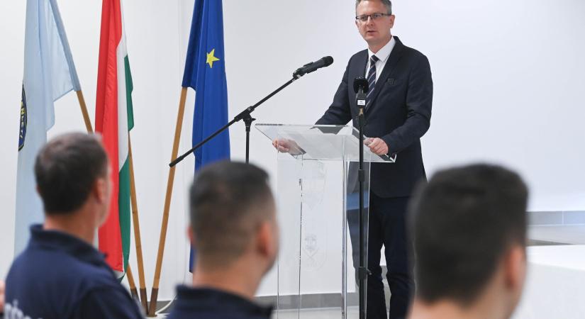 Rétvári Bence szerint nagy jelentősége van annak, hogy magyar rendőrök segítik védeni a szerb-észak-macedón, valamint a bolgár-török határt is - vasarnap.hu