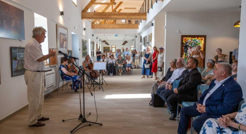 Három évtized ünnepe: csodálatos alkotásokból nyílt kiállítás – galériával - Szoljon
