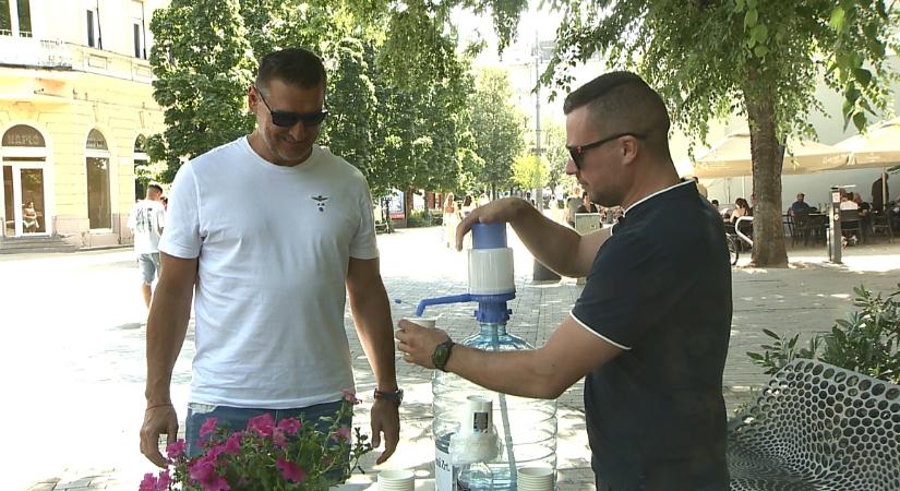 Ivóvízzel segítenek felfrissülni Debrecen belvárosában - Dehir