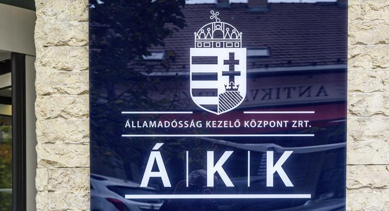 1300 milliárd forintnyi forráshoz jutott a magyar állam dollárkötvény-kibocsátással - Index - Gazdaság