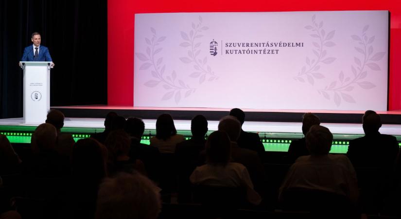 Súlyos hibát követnek el Brüsszelben – ez már az Európai Unió létét fenyegeti - Mandiner
