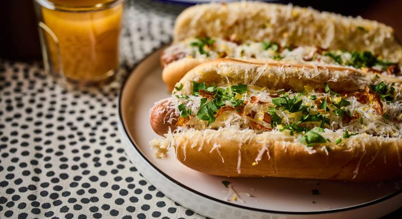 Fokhagymás-parmezános hot dog - Street Kitchen