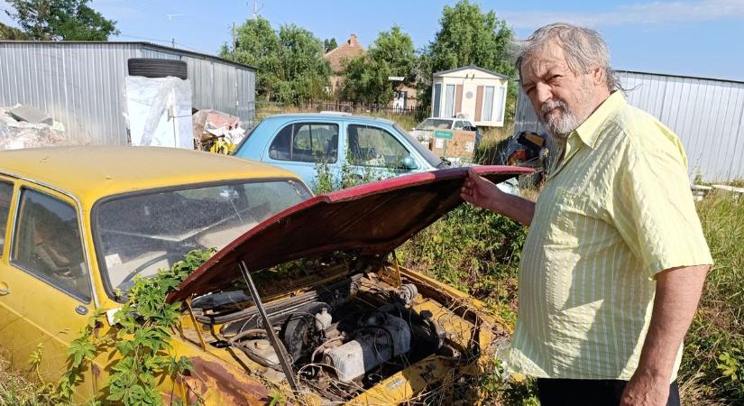 Ez nem egy roncstelep! Retró autócsodákat gyűjt a nyugdíjas szerelő a telkén - délmagyar