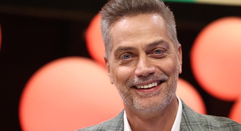 Műteni kellett Harsányi Leventét – Humorral vészelte át a beavatkozást - Blikk
