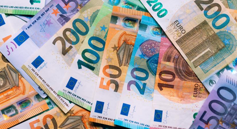 Vegyesen alakult kedden a forint árfolyama: így hat a külpolitikai a pénztárcánkra - Pénzcentrum - Gazdaság