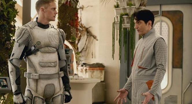 Öldöklő: az Apple TV sci-fi sorozatán még Alexander Skarsgård is alig bírta röhögés nélkül! - theGeek