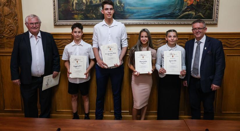 A város legkiválóbb sportolóit díjazta Tata önkormányzata - Kemma