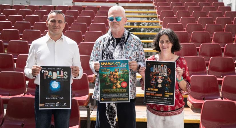 Zalába költözik a Monty Python: a „Göcseji gyalog galopp” véres nyula is feltűnik a színpadon (galéria, videó) - Zaol