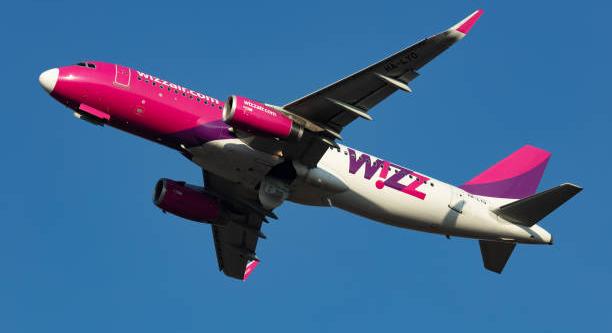 A Wizz Air saját költségén gondoskodik a Dubajban rekedt utasokról - HírTV