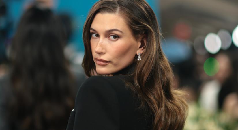Visszatért gyerekkorunk kedvenc nadrágja: Hailey Bieber már viseli - Femcafe.hu