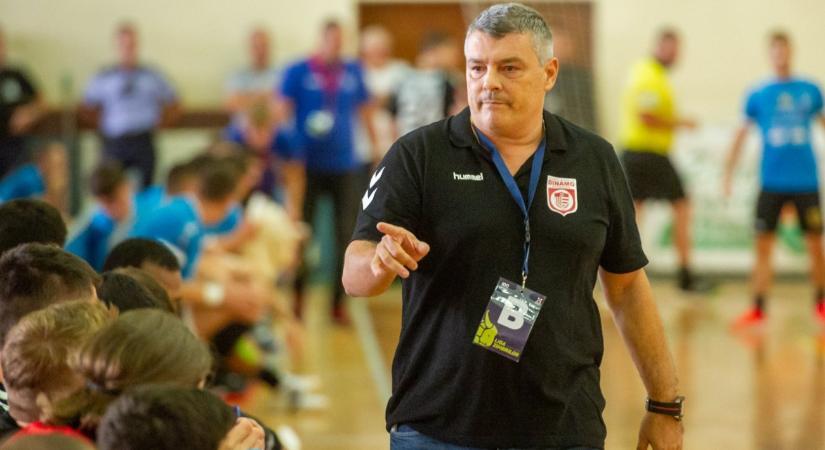 Egyiptom kedvéért "kettévágja magát" a Veszprém edzője - Infostart