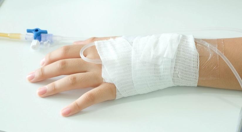 Nagy segítség lehet az Európai Egészségbiztosítási Kártya, de több országban amellett is fizetni kell az ellátásért - Adózóna