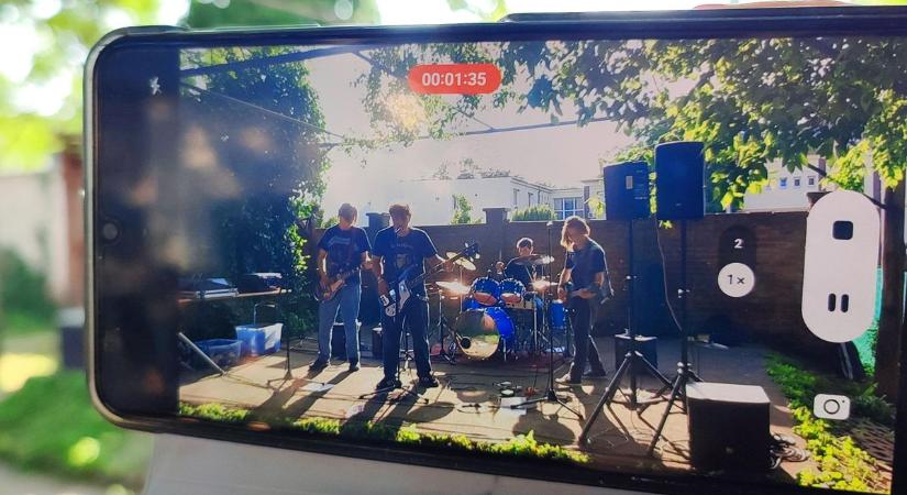 Zúzda és virsli: punk rockra forgatták a nyársat a nyárköszöntő grillpartin - Szon