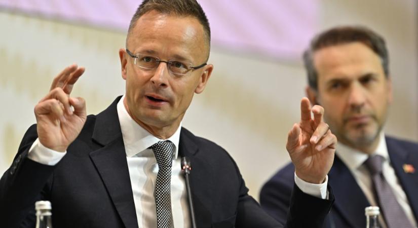 Szijjártó Hágában: Egyedül és kizárólag Donald Trump tudja elhozni a békét - 24.hu