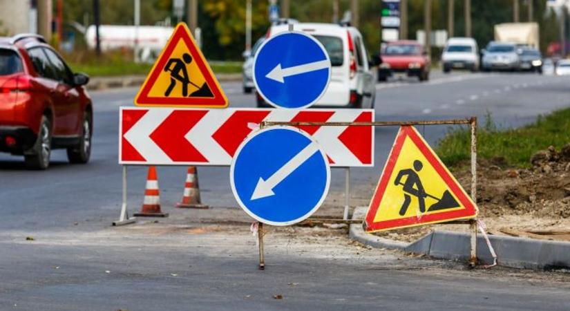Aszfaltozás miatt lezárnak két sávot az autópályán - BAON