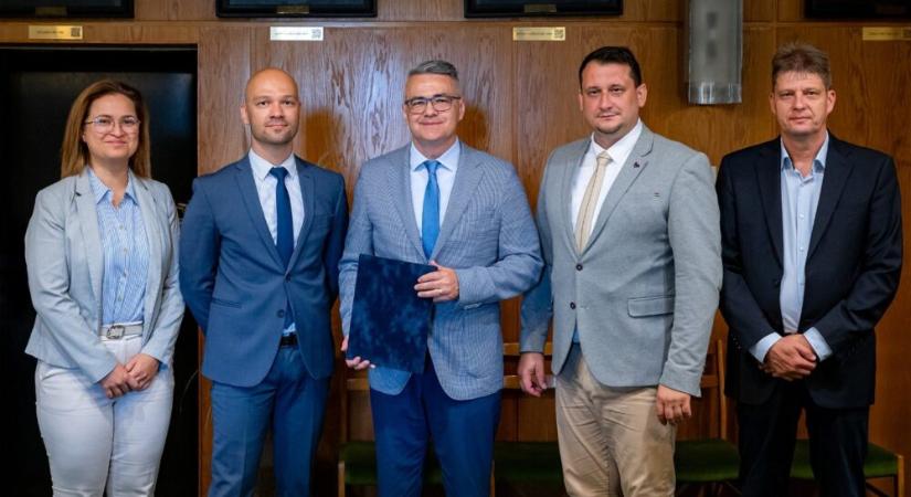 Precíziós gazdálkodás: oktatási együttműködést kötött a Széchenyi István Egyetem és a Livestocker Solutions - IOT Magazin