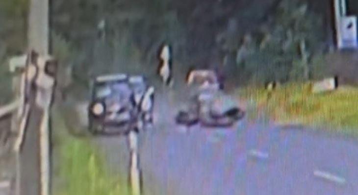 Elcsapott egy motorost egy autós Nyíregyházán, majd a földre került vezetőt egy másik autó elgázolta - HVG - Autó