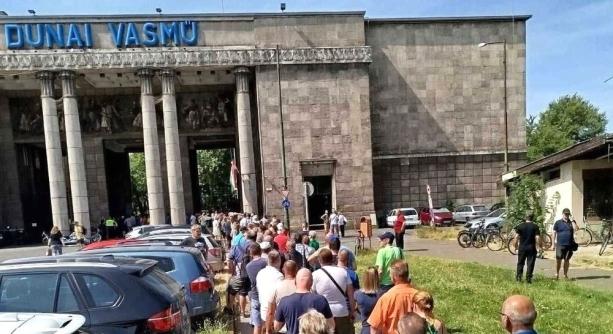 A vasmű "megmentése" – kommentár nélkül - Dunaújváros
