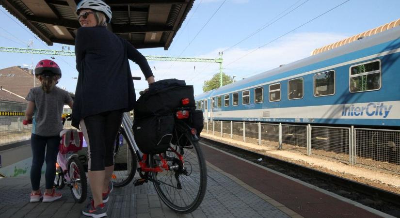 A babakocsi díjköteles a vonaton? Utánajártunk! - Zaol