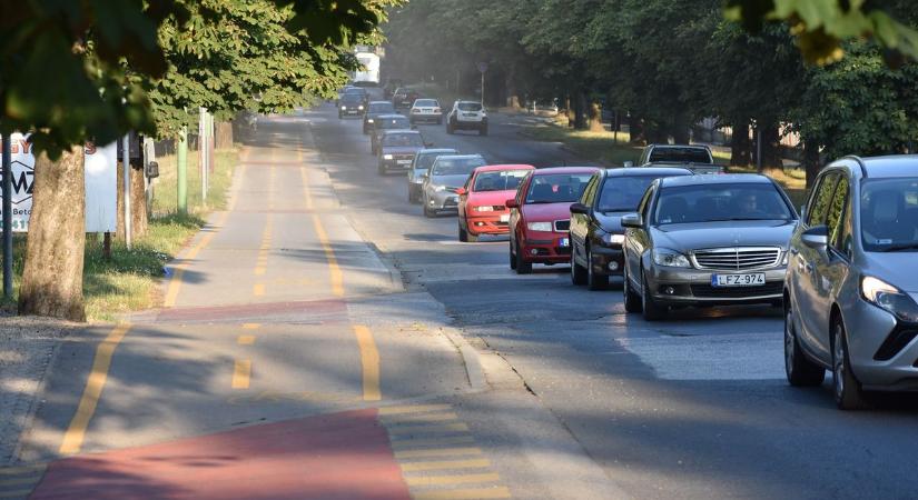 Ismét meghibásodott a fénysorompó ebben a vasúti átjáróban - tragédia is történhetett volna (galéria, videó) - Zaol