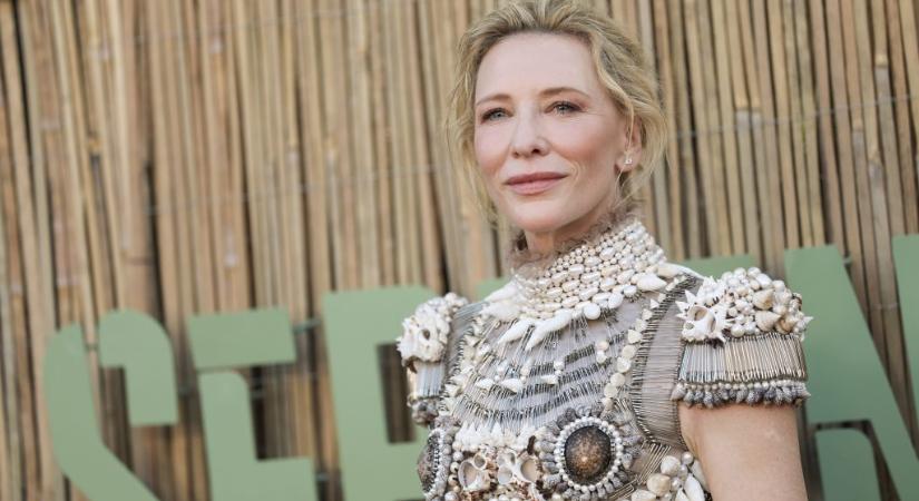 Kate Blanchett bizarr, kagylókból és biztosítótűkből készült felsőben vörös szőnyegezett - 24.hu
