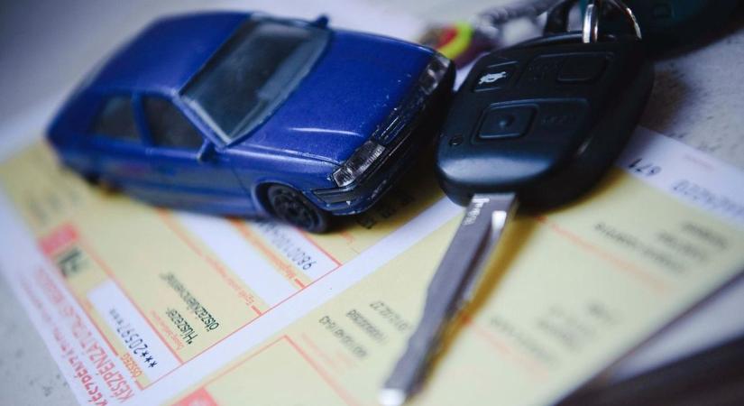 Jelentős fordulat – csökkentek a kötelező-felelősségbiztosítási díjak - VG