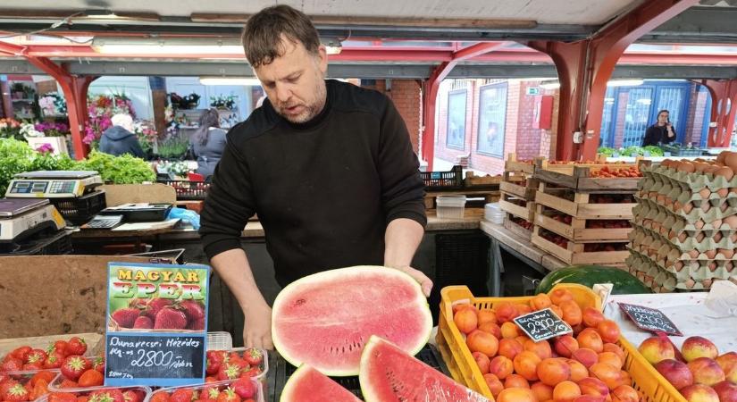 Lassan araszol lefelé a görögdinnye ára, már ezer forint alatt is kapható kilója - Teol