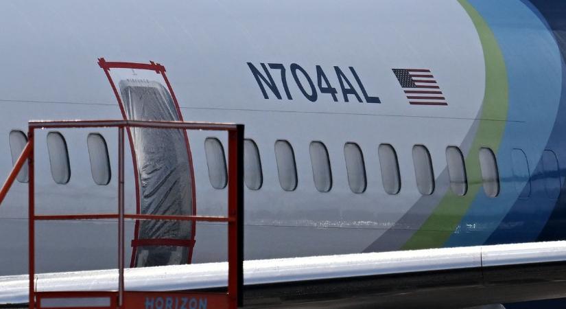 A vizsgálat szerint a Boeing hibájából szakadt ki az Alaska Airlines gépének vészkijárata - HVG - Tudomány