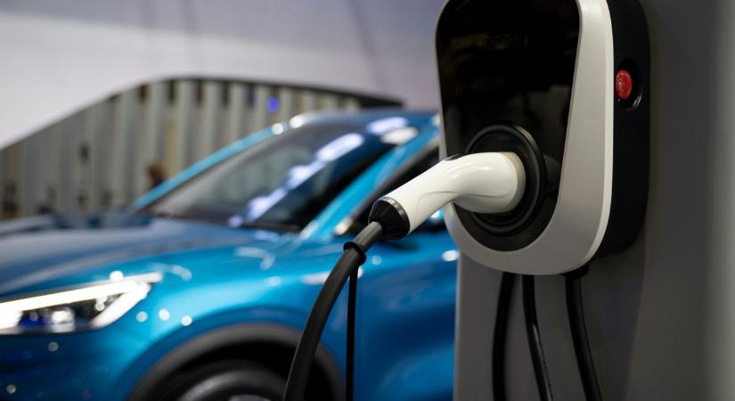 Végleg elbukta Európát a Tesla? Óriási zuhanásban Elon Musk autógyártója, innen nehéz lesz felállni - Pénzcentrum - Autó