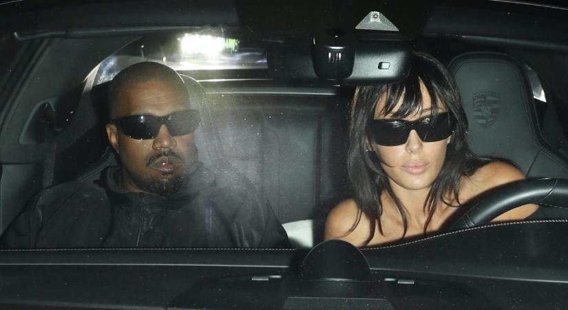 Plüssállattal takargatta kebleit Kanye West felesége - Nlc