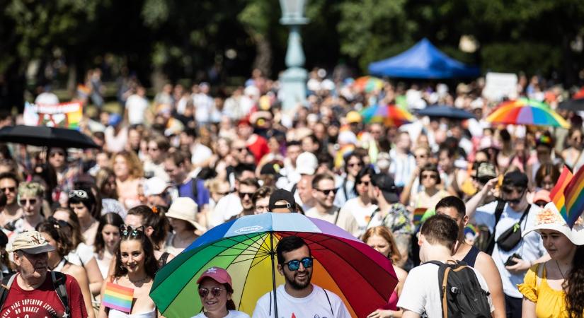 A Budapest Pride-ot támogató petíciót adtak át a rendőrségnek, több mint 120 ezer ember írta alá - Blikk - Kvíz