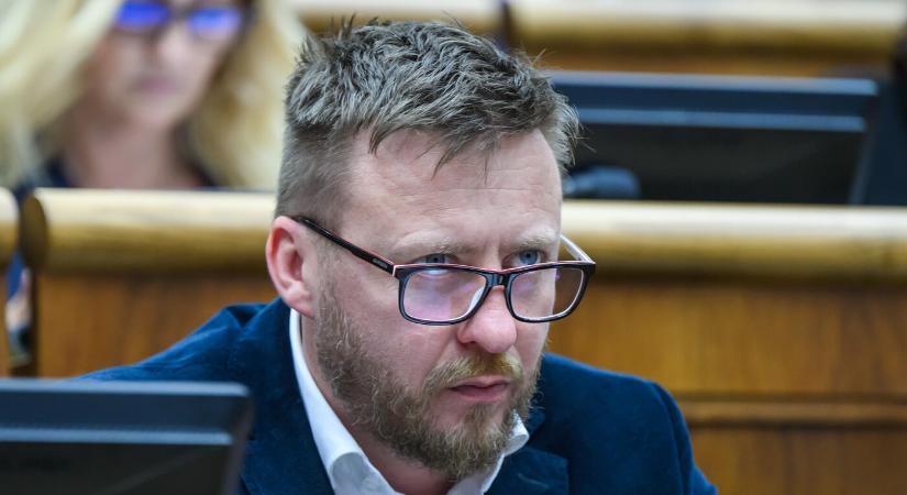 Nem tárgyalt a kormány Kotlár járványkezelési jelentéséről - Új Szó